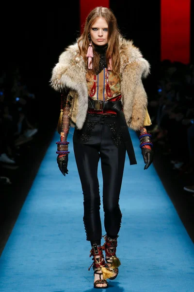 Look 14